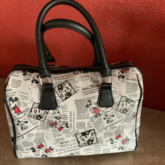 Beautiful Disney purse - Picture 1 of 7